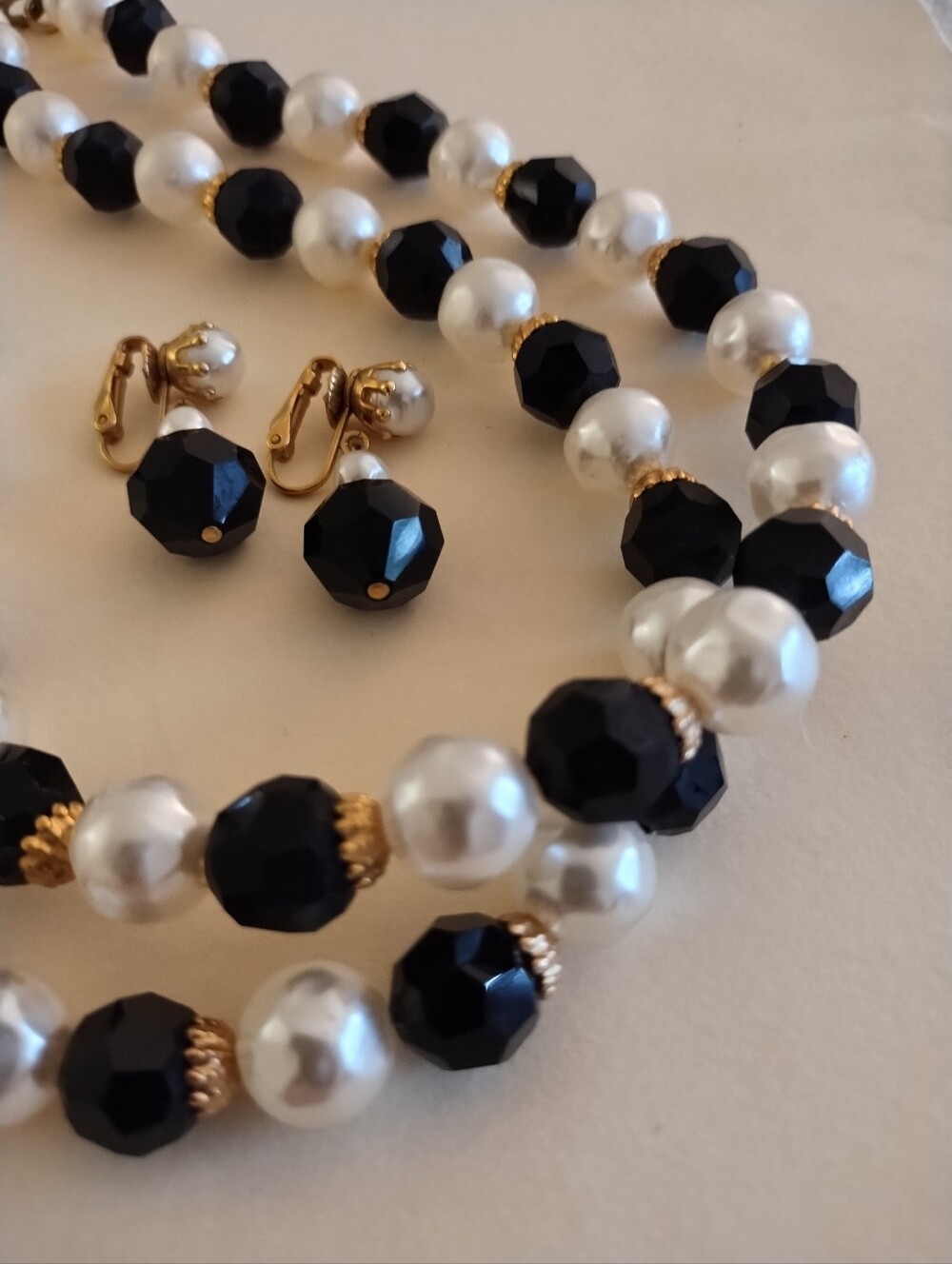 Vintage Jewelry Set Faux Pearl & Black Faceted Beads Necklace & Clip-on Earrings
